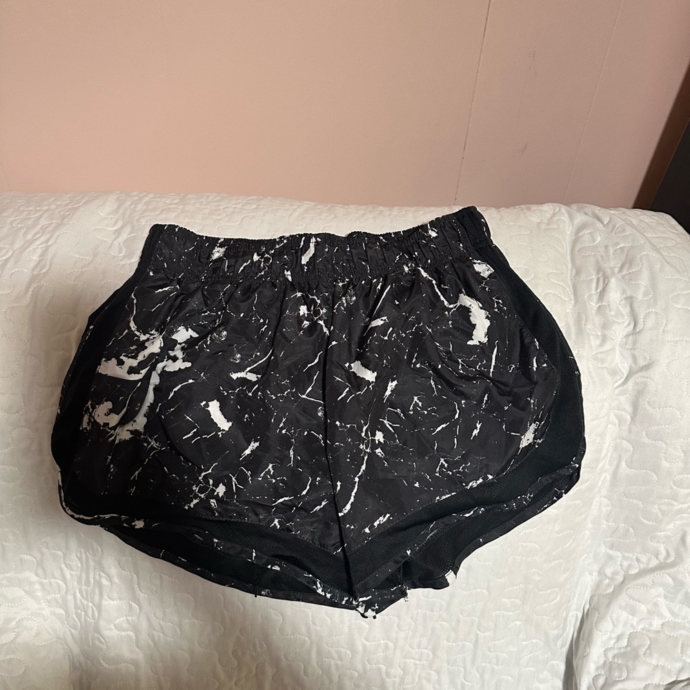 Black and white shorts size L